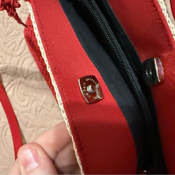 First Issue Liz Claiborne Vibrant Red Shoulder Bag Crochet - Picture 9 of 9